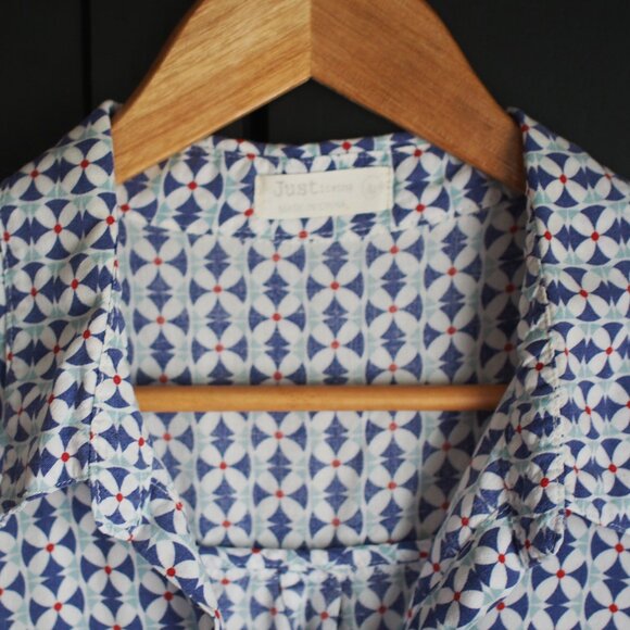 Just Living | Linen Blend Sleeveless Shirt w Mother of Pearl Buttons - Picture 3 of 6